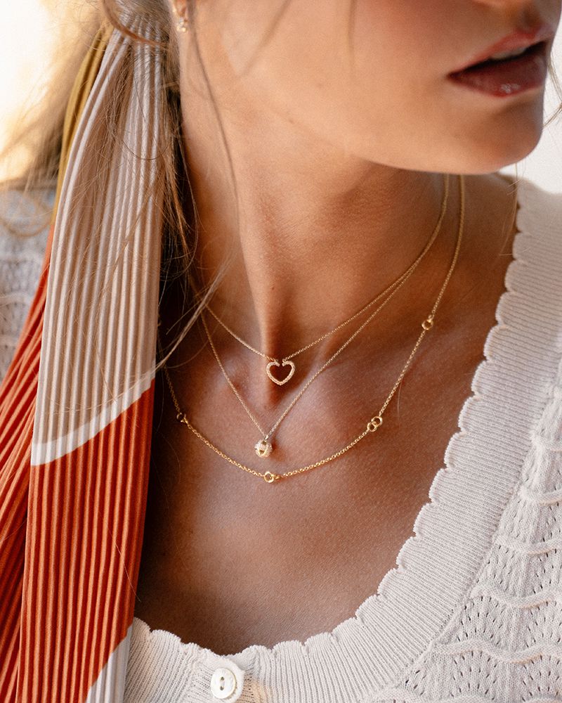 Collier en or jaune avec pendentif en forme de cœur et diamant - 14 carats