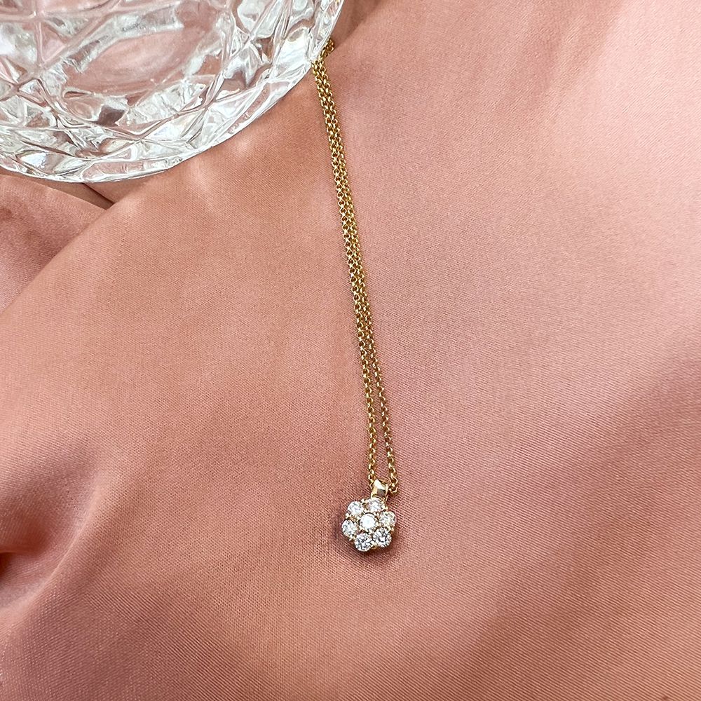 Collier en Or Jaune avec Pendentif en Diamant en Sertissage Entourage - 14 Carats