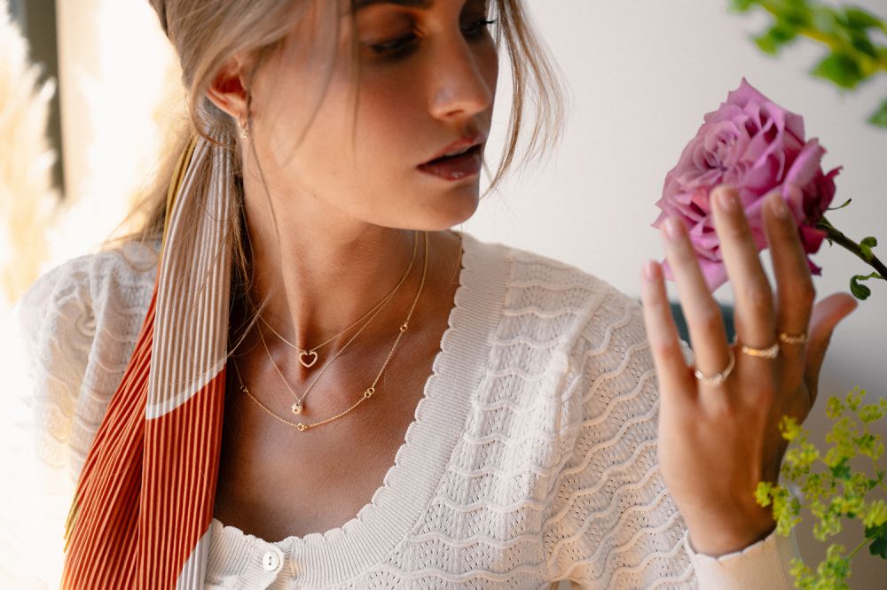 Collier en Or Jaune avec Nœud d'Amour en Diamant – Or 14 carats & 0,23 crt