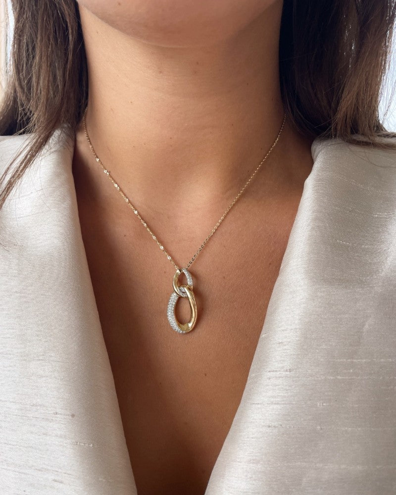 Luxe Pendentif en Or Jaune avec Diamants et Collier Élégant – Élégance Intemporelle