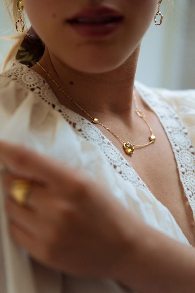 Collier en Or Jaune avec Pierres Précieuses en Forme de Fleur – Or 14 Carats & Quartz Vert