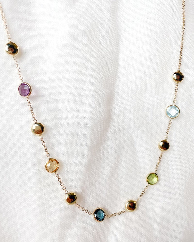 Collier en or jaune avec pierres colorées multicolores et accents en or – or 14 carats