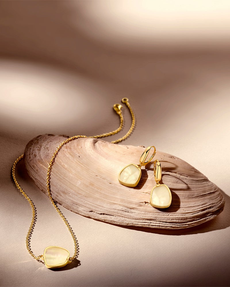 Collier en Or Jaune avec Maille Ancre Ronde et Pendentif en Nacre – Luxe 14 Carats pour Femme