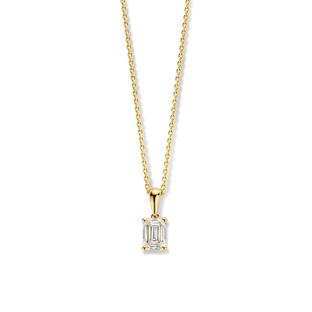 Collier en or jaune avec pendentif en diamant de forme rectangulaire.