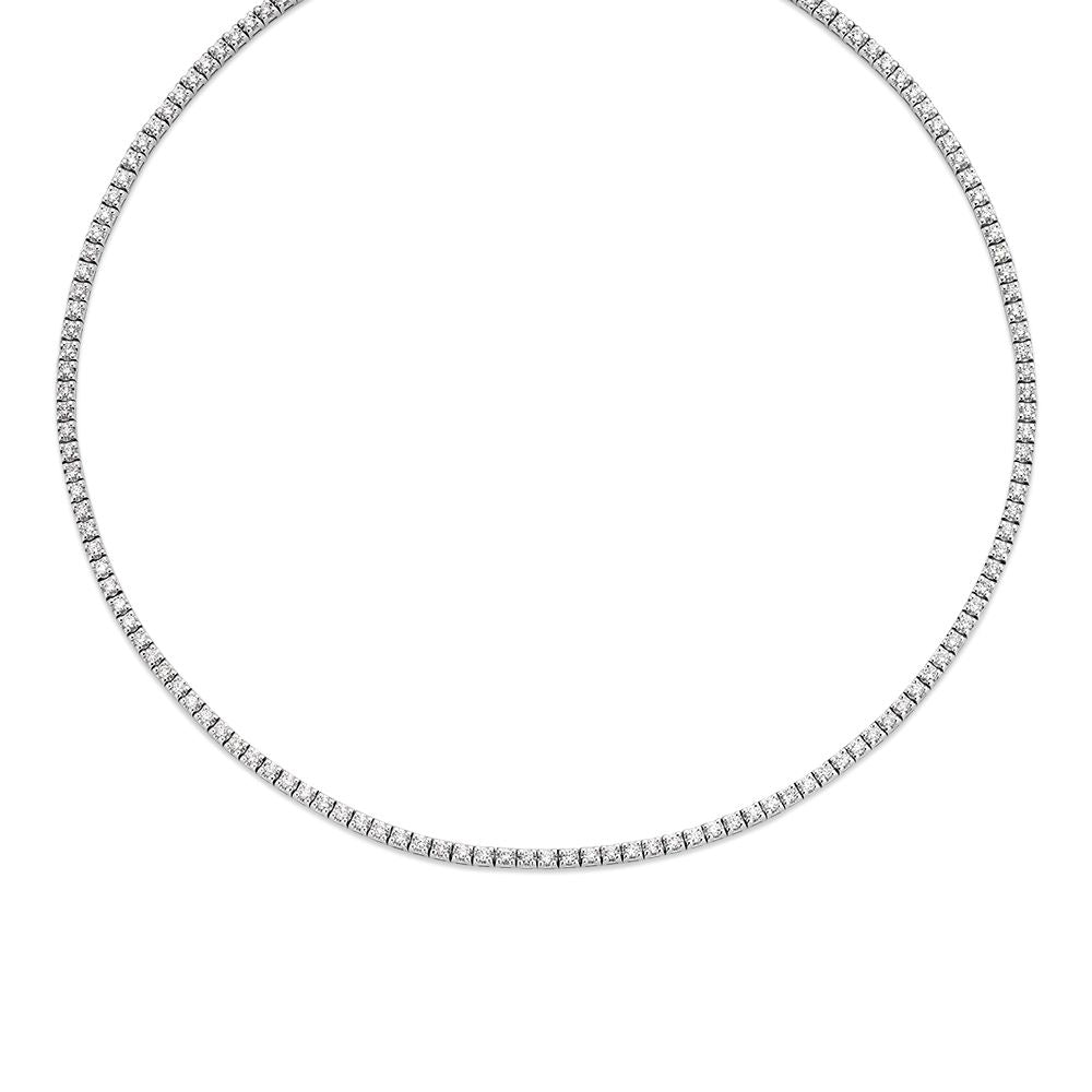 Collier en or blanc avec 146 diamants en sertissage chaton, total de 2,81 crt.