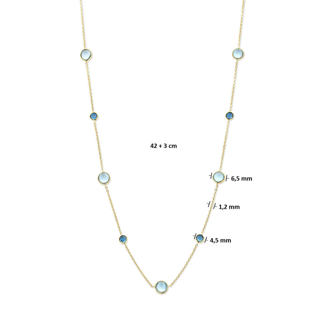 Van der Kooij Collectie collier met blauw topaas en London blauw topaas, gelijkmatig verdeeld in diverse groottes (6,5 mm, 4,5 mm, 4,2 mm). Het 14k geelgouden sieraad is verstelbaar van 42 tot 45 cm.