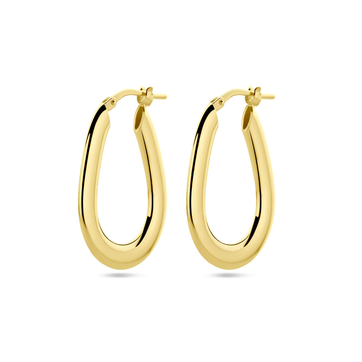 Boucles d'oreilles en argent doré, de forme ovale et brillante.