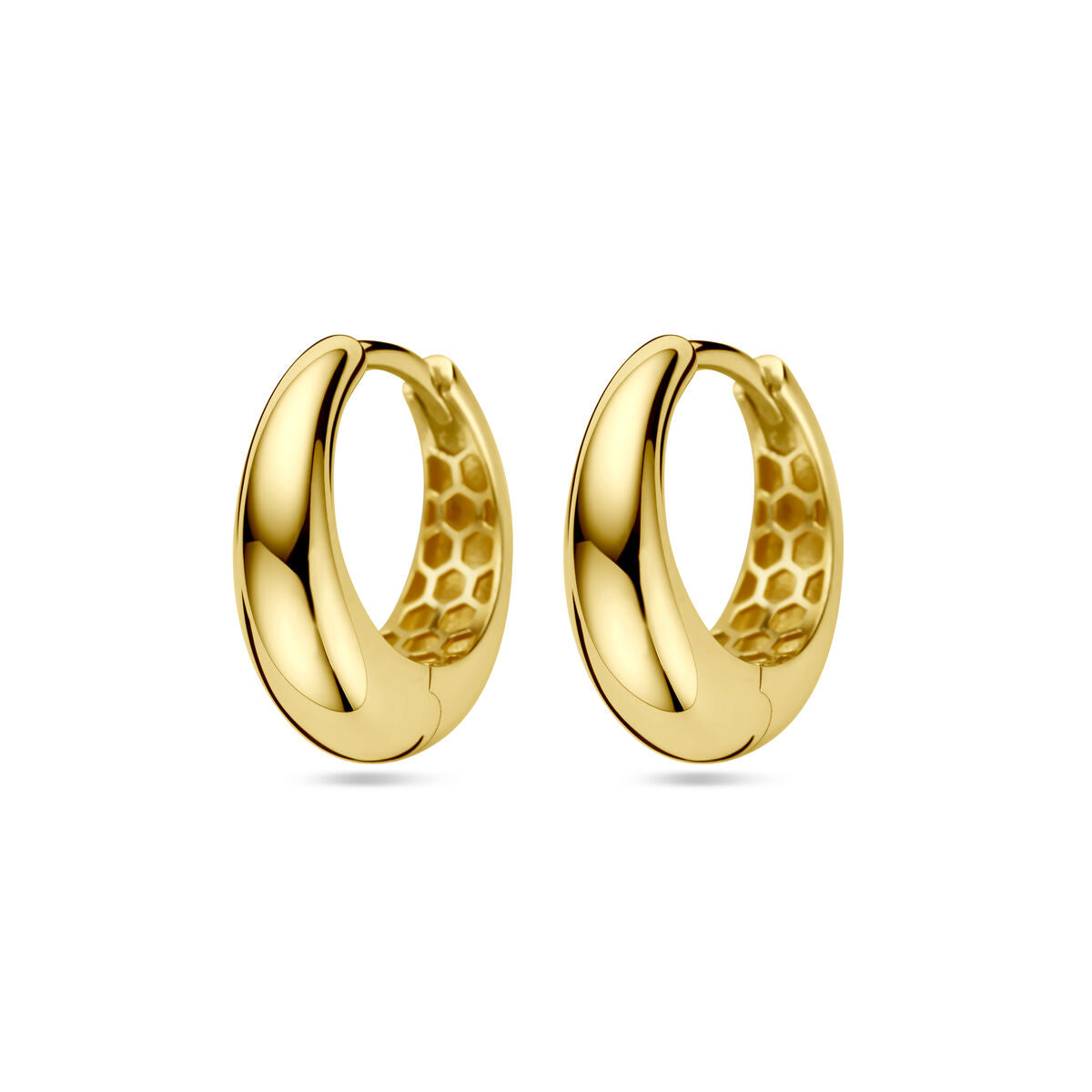 Boucles d'oreilles en or jaune 14K avec une finition lisse et un design en forme de demi-lune.