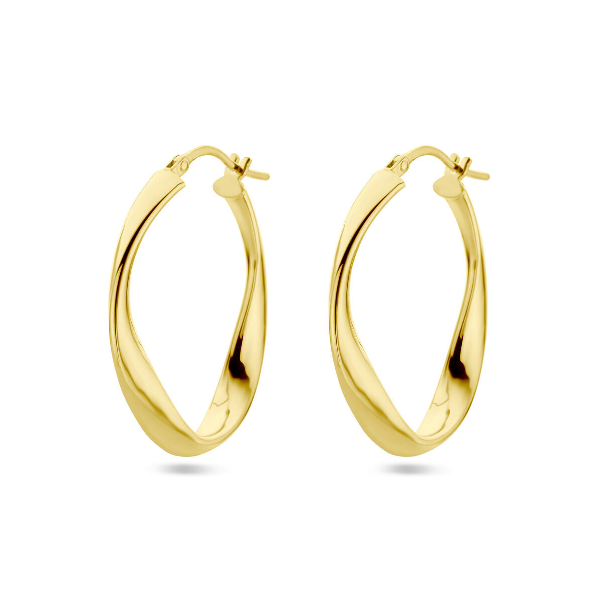 Boucles d'oreilles en argent doré, de forme ovale et lisse, avec un éclat brillant.