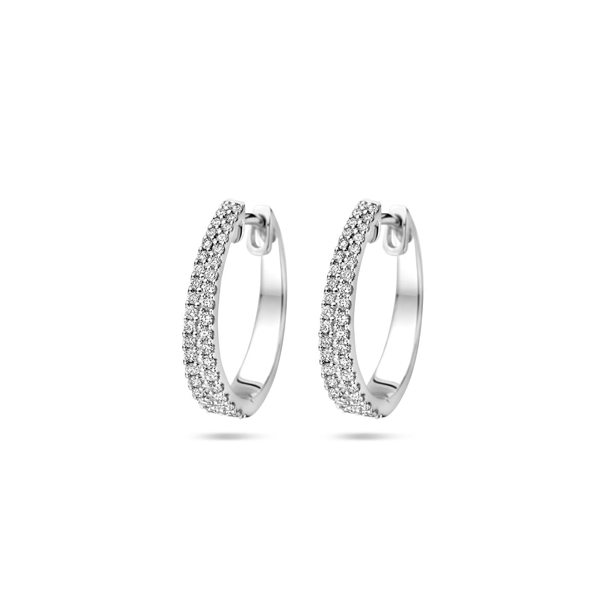 Boucles d'oreilles en or blanc 14K avec diamants H SI de 3,5 mm, forme tubulaire.