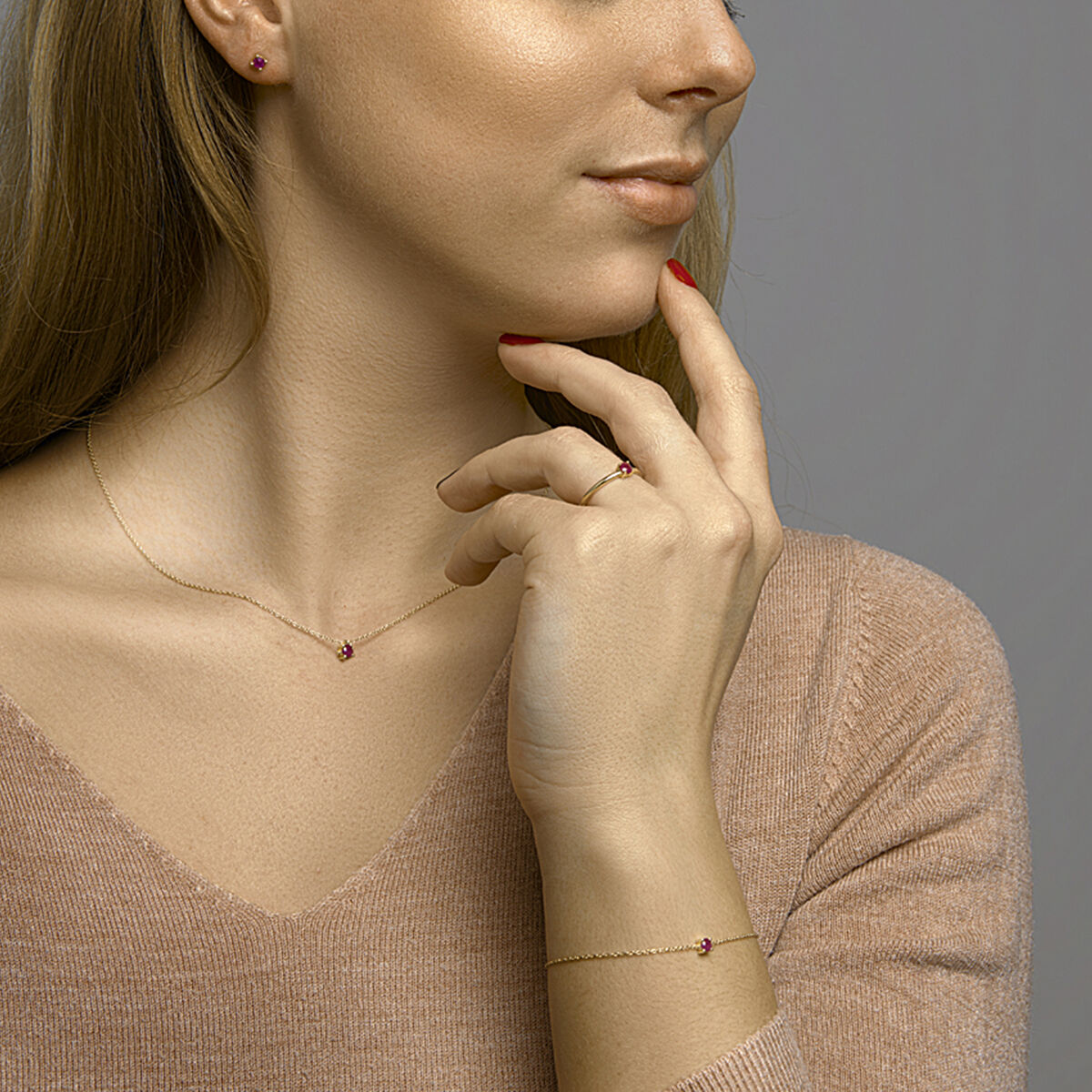 puces d'oreilles rubis 14K or jaune