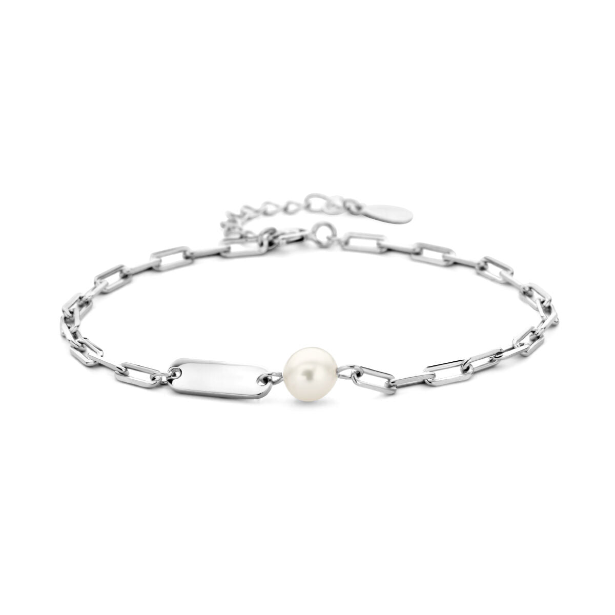Bracelet en argent rhodié avec plaque gravable et perle blanche.