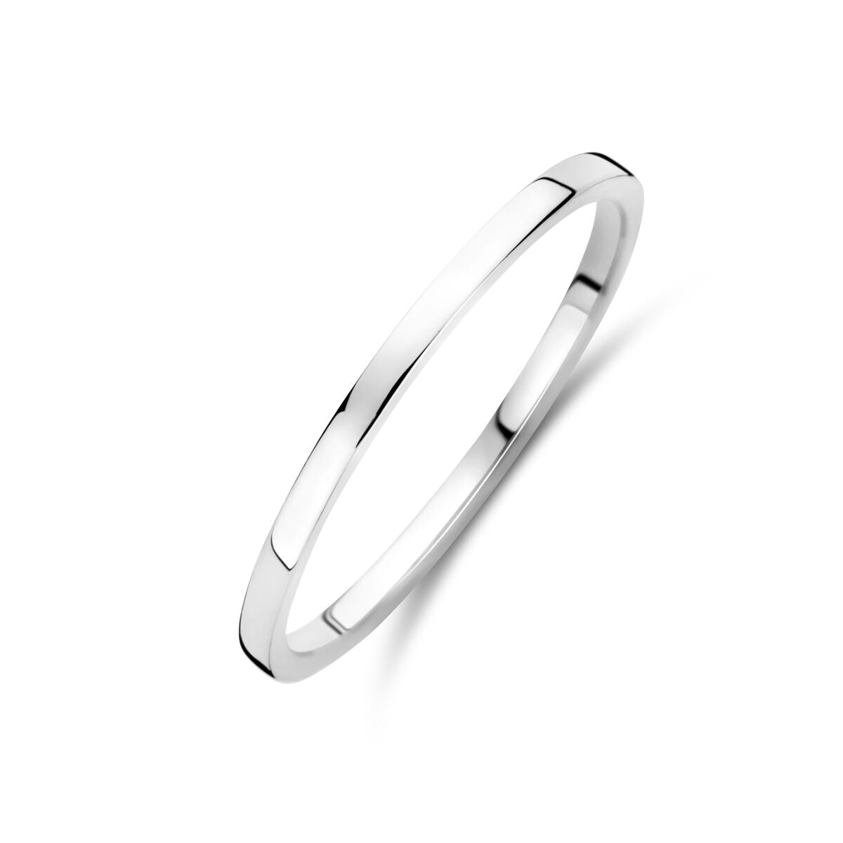 bague en or blanc 14 carats, fine et lisse, forme ronde.