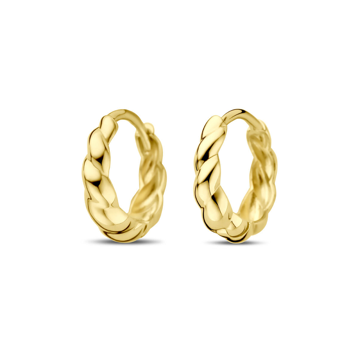 Boucles d'oreilles en or jaune 14K, tressées, de 13 mm de diamètre.