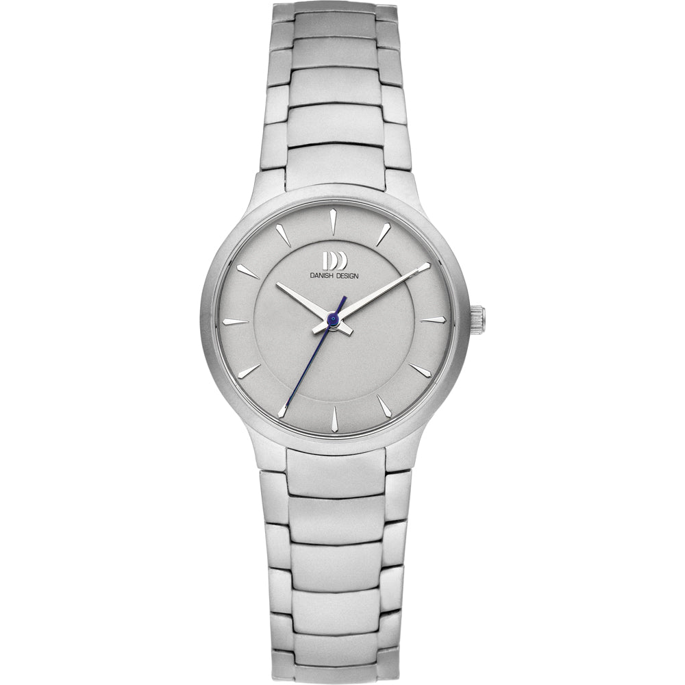 Montre en acier inoxydable avec un cadran argenté et des aiguilles bleues.