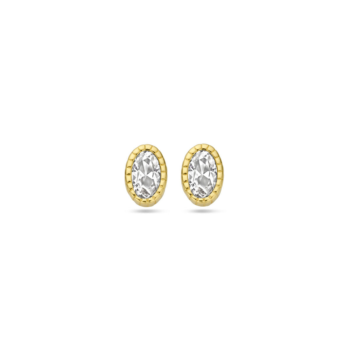 Boucles d'oreilles en or jaune 14K avec zircones, forme ovale et serties de petites pierres.