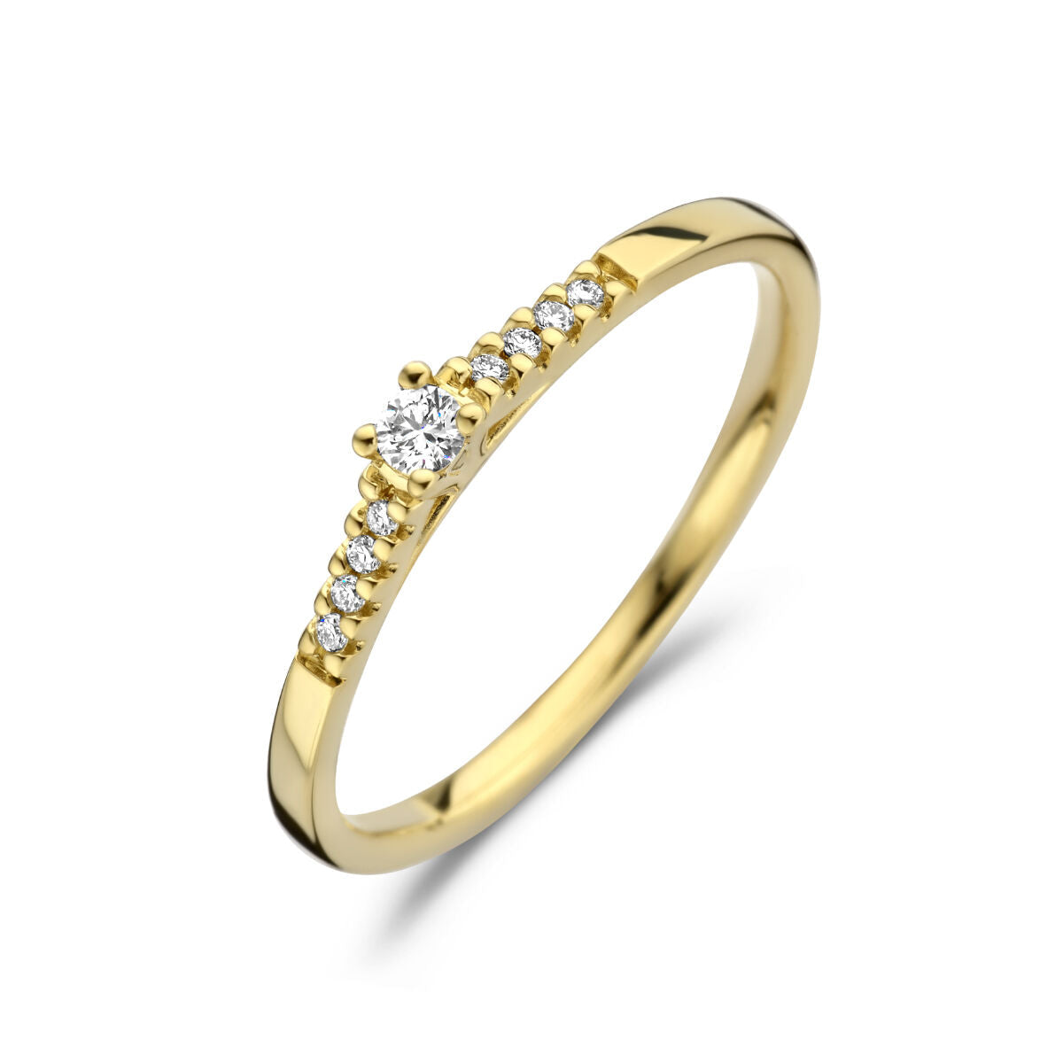 Bague en or jaune 14 carats avec un diamant central de 0,07 ct et des diamants supplémentaires.