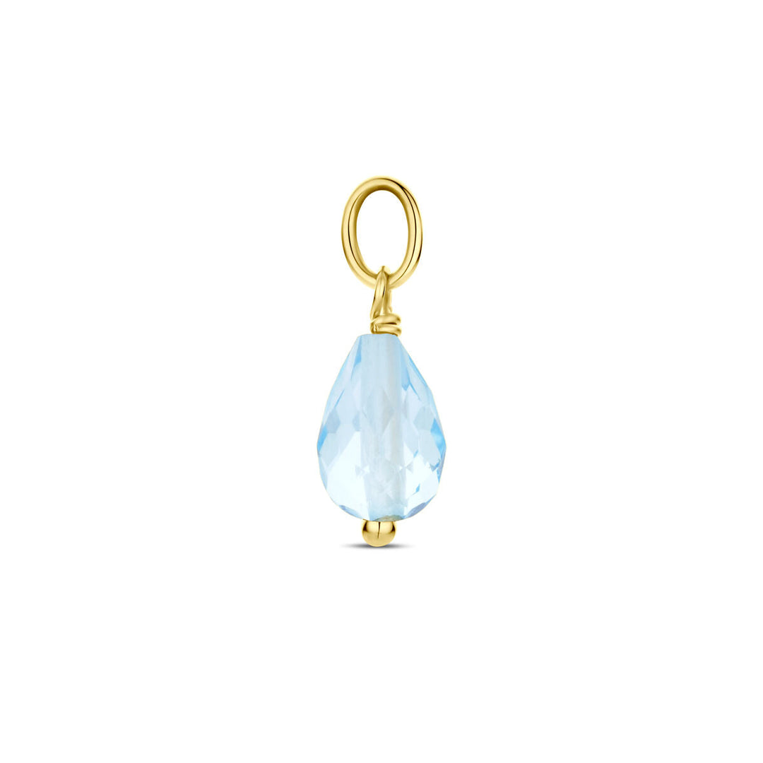 De hanger blauw topaas 14K geelgoud van Van der Kooij Collectie is een facetgeslepen druppelvormige hanger van blauw topaas met een gouden wikkel en lus, geïnspireerd op hun kenmerkende stijl en afgebeeld op een witte achtergrond.