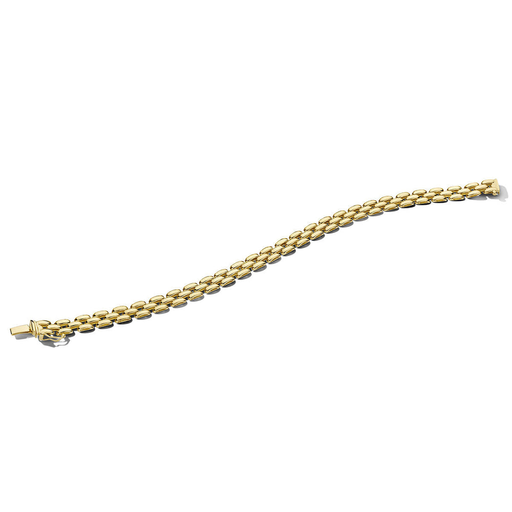 De Gouden armband dames panter 14K van Van der Kooij Collectie heeft platte, in elkaar grijpende schakels en een gesp - een luxe toevoeging aan je sieradencollectie, stijlvol gepresenteerd op een witte achtergrond.