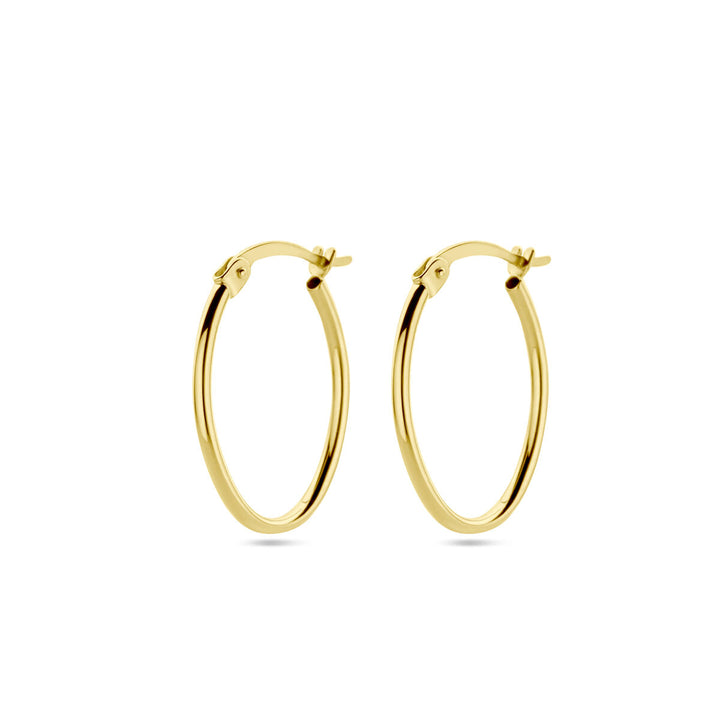 Een paar eenvoudige, glanzende Van der Kooij Collectie oorringen 1,6 mm ronde buis in 14K geelgoud met een gladde afwerking en klinksluiting, afgebeeld op een witte achtergrond.
