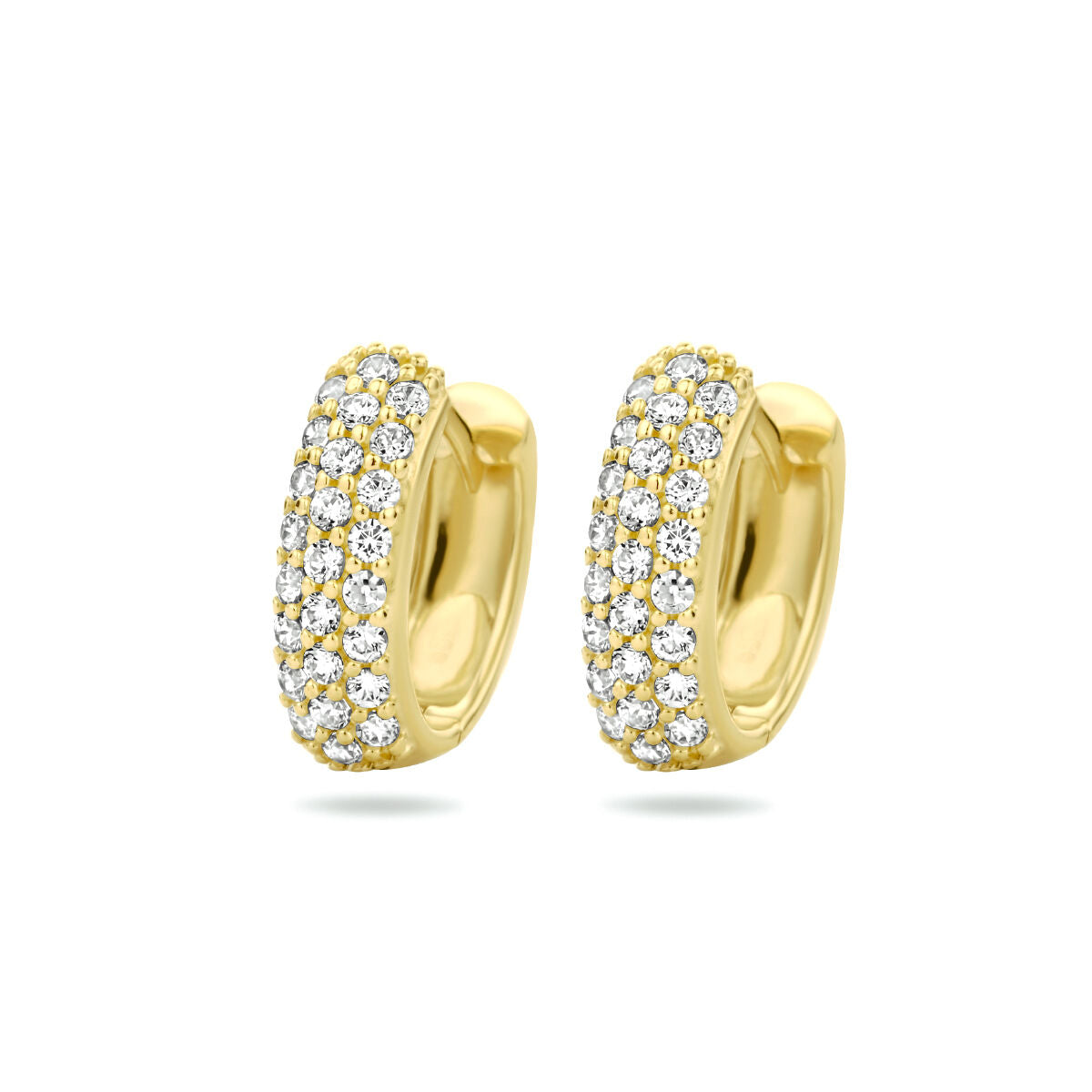 Boucles d'oreilles en or jaune 14K ornées de zircons, de forme ronde et brillante.