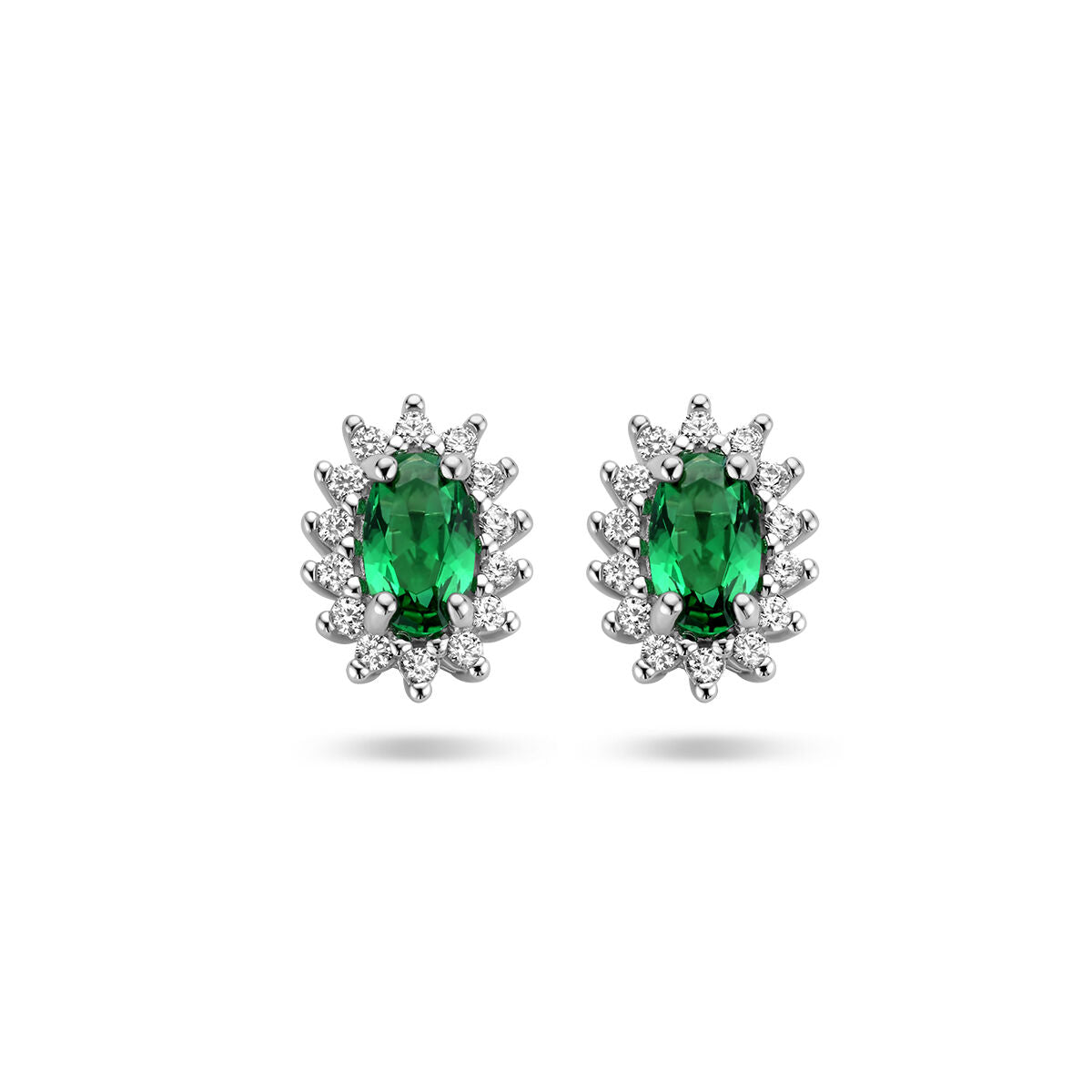 Boucles d'oreilles en argent rhodié avec émeraudes synthétiques et halo de zirconias.