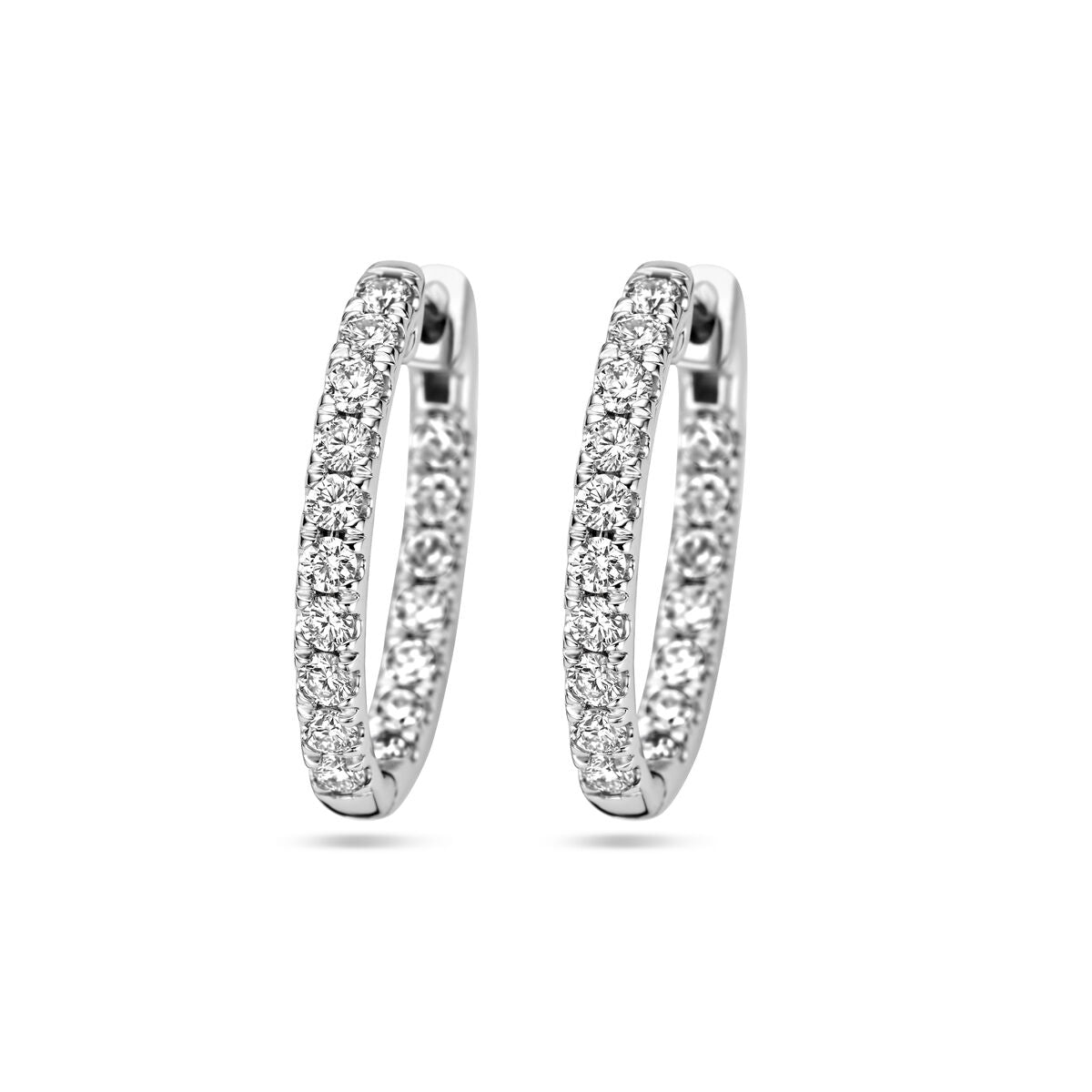Boucles d'oreilles en or blanc 14K avec diamants lab grown de 0,96 ct (2x 0,48 ct), serties.