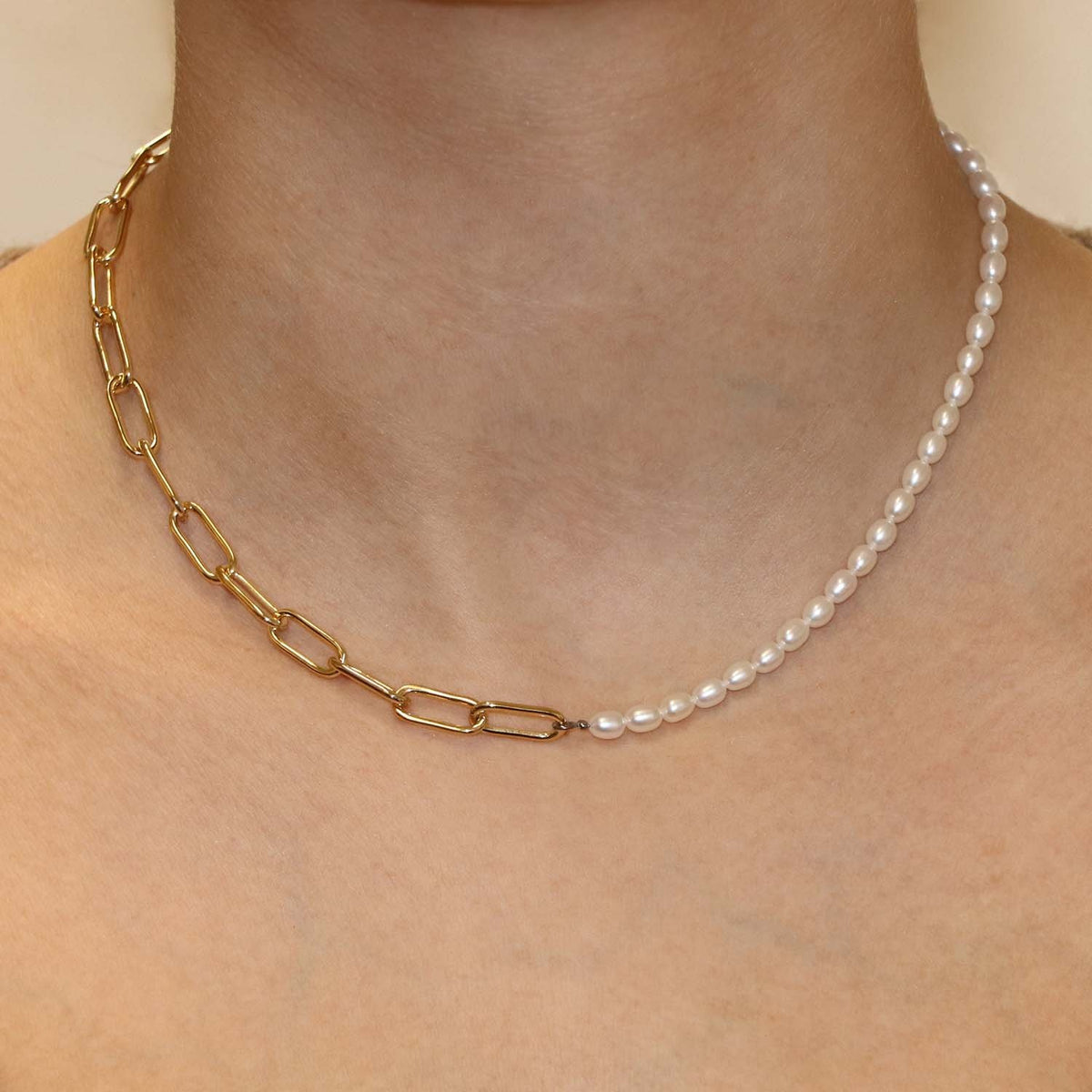 Collier en titane plaqué or perle 08062-02