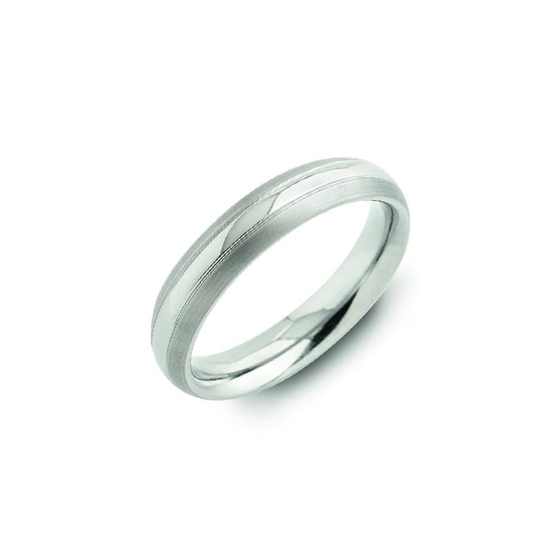Bague en titane, finition brillante avec des motifs gravés, forme légèrement arrondie.