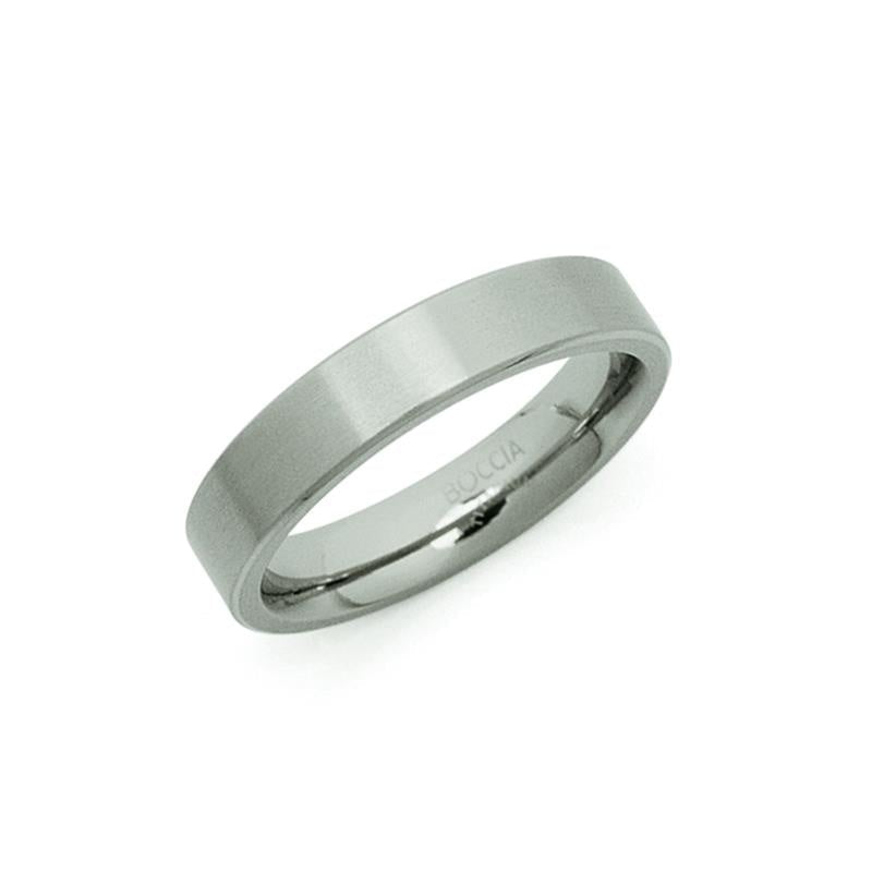 Bague en titane avec finition mate et polie, forme plate et design minimaliste.