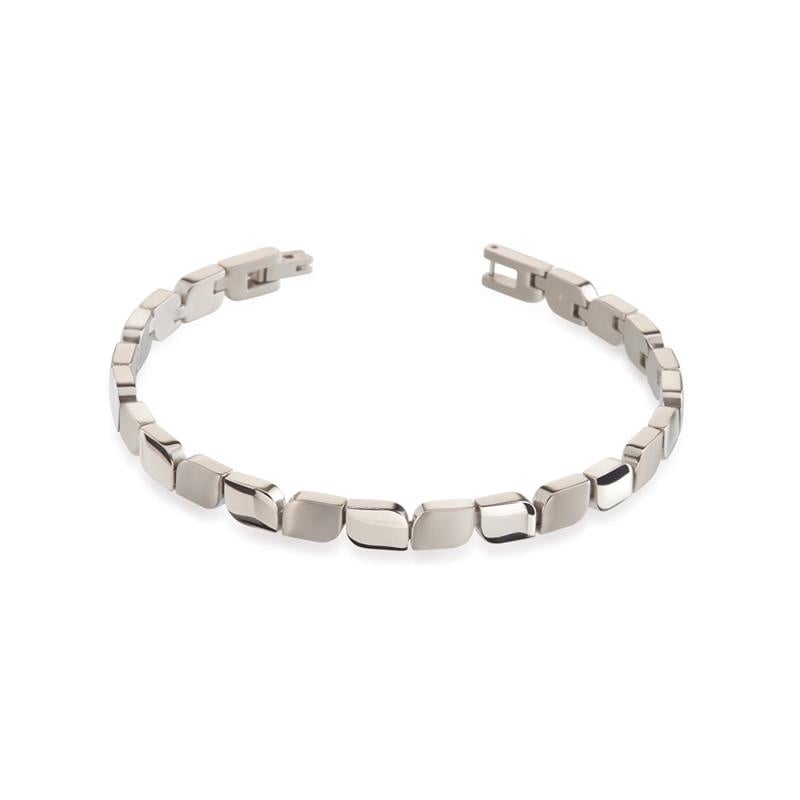 Bracelet en titane avec des maillons rectangulaires polis et finition brillante.