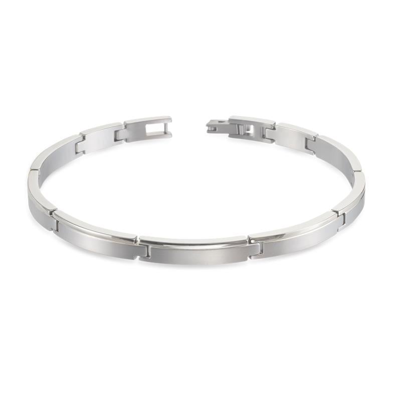 Bracelet en titane argenté avec des maillons rectangulaires et finition mate.