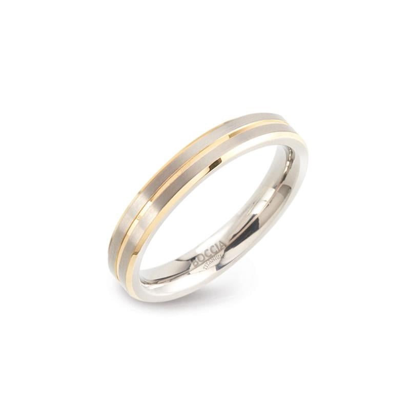 Bague en titane bicolore avec des bandes dorées et argentées.