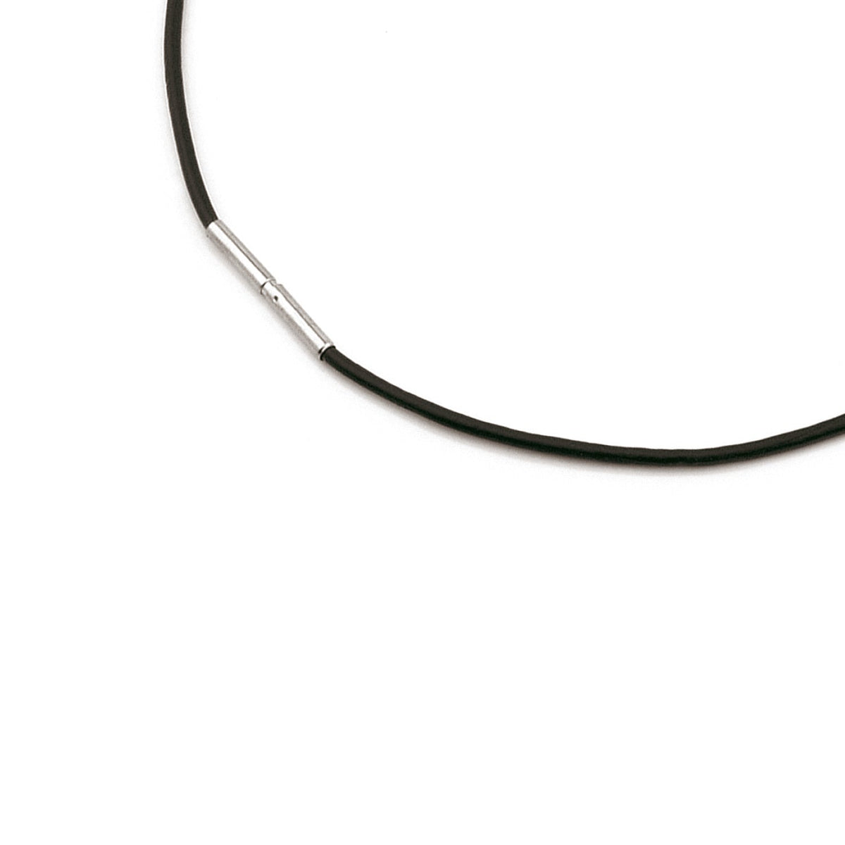 Collier en cuir noir avec un élément en titane argenté.