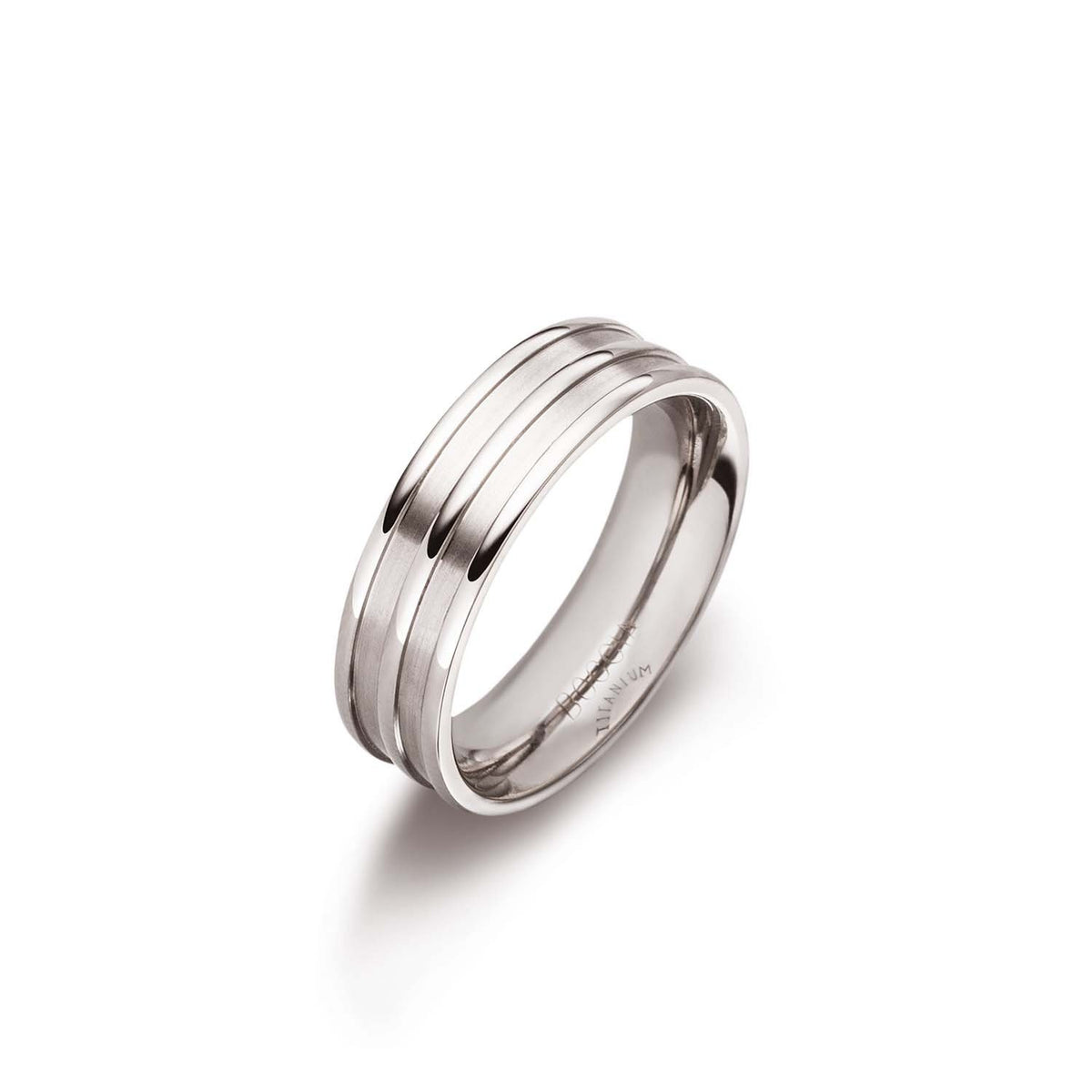 Bague en titane avec deux bandes polies et une finition brillante.