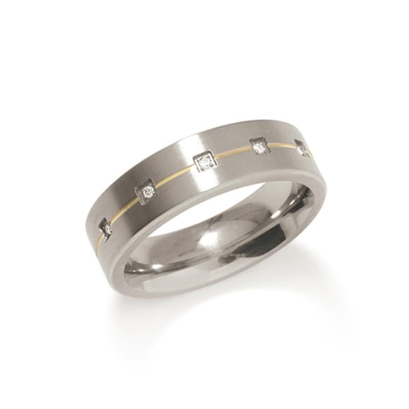 Bague en titane bicolore avec diamants, finition brillante et design moderne.