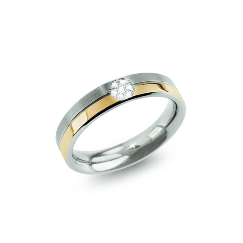 Bague en titane bicolore avec un diamant central et des bandes dorées.