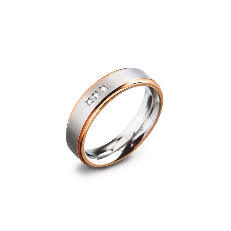 Bague en titane bicolore avec finition brillante et trois petits diamants.