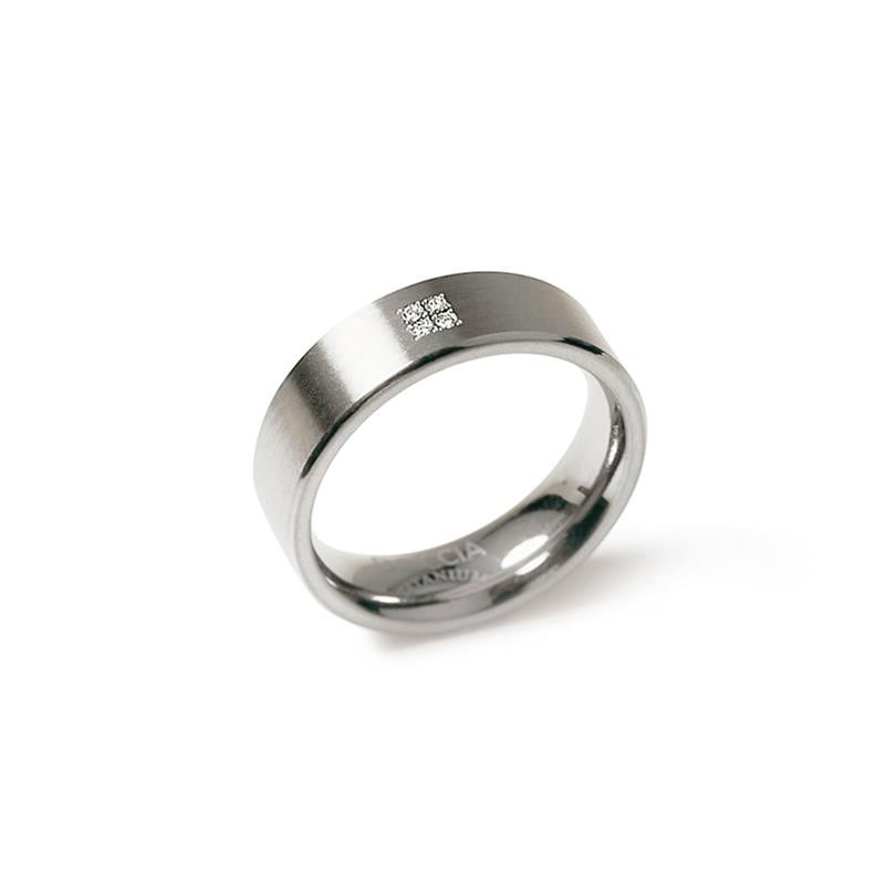 Bague en titane avec finition mate et brillante, largeur uniforme.