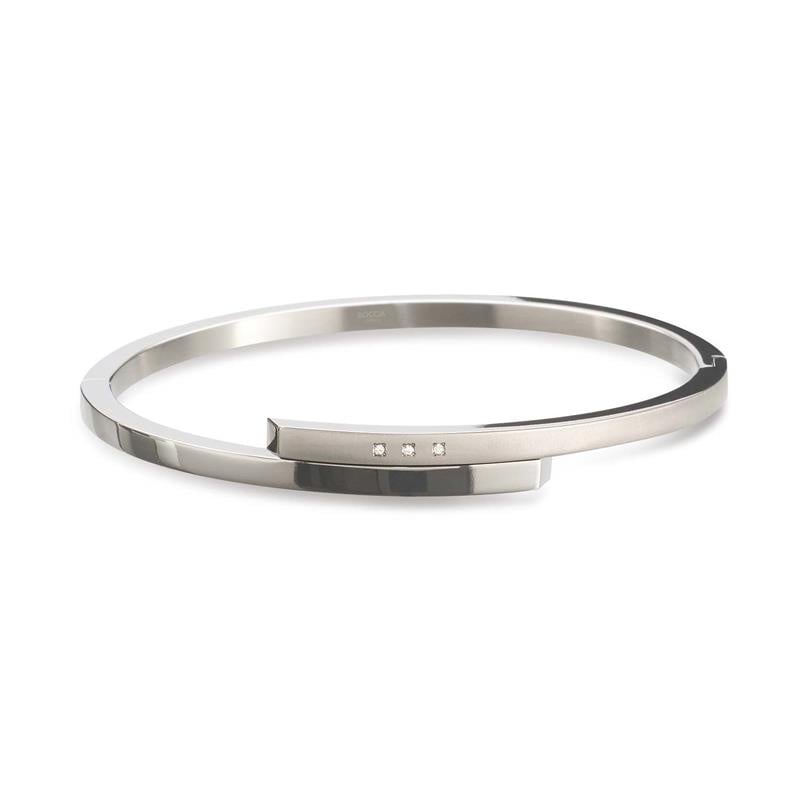 Bracelet en titane avec un design épuré et trois petites pierres brillantes.
