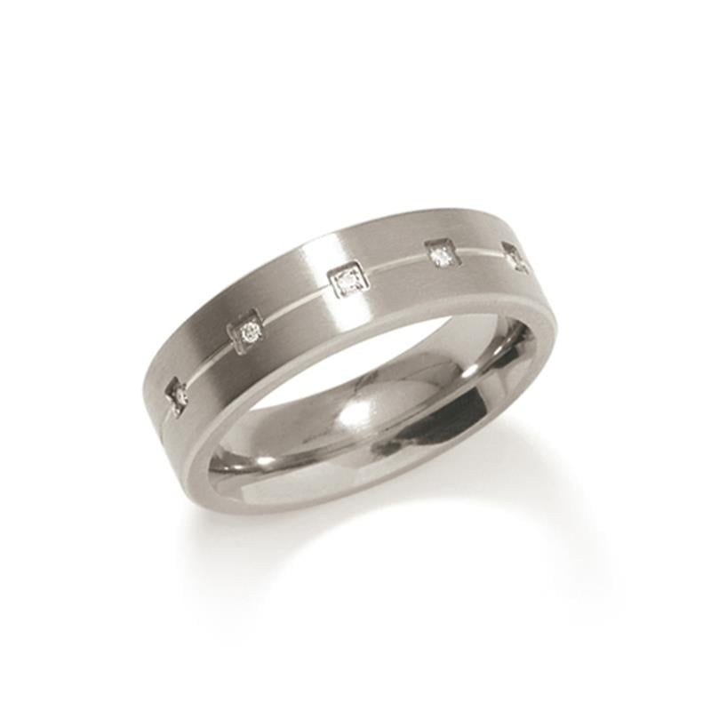 Bague en titane avec des diamants, finition lisse et design moderne.