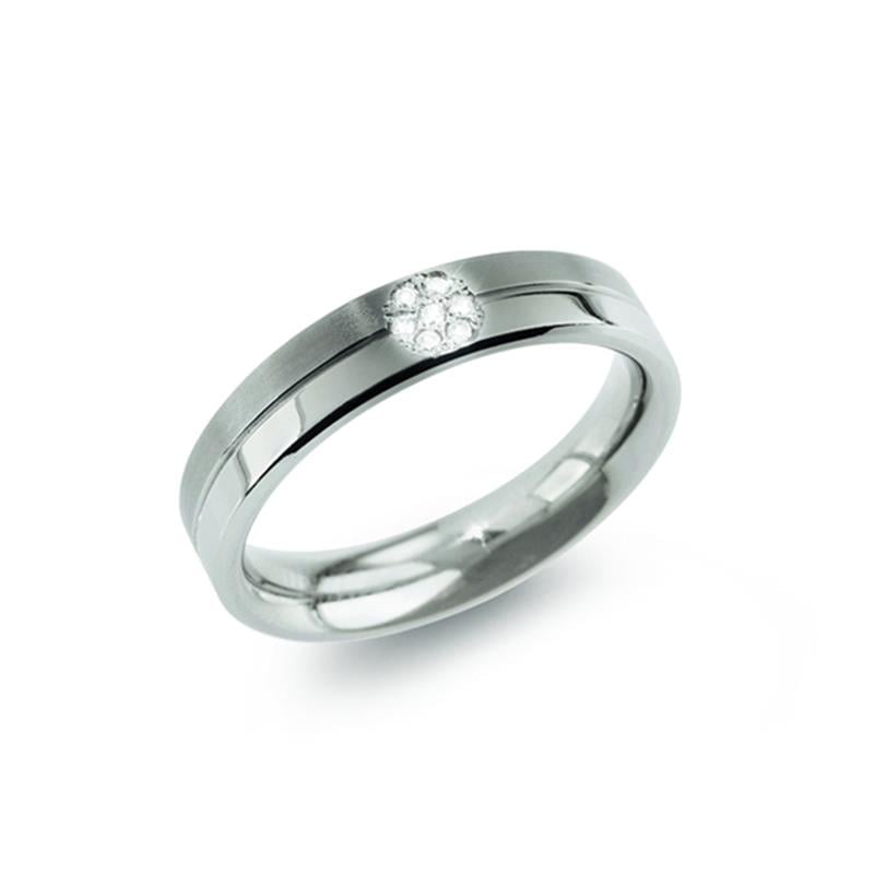 Bague en titane avec un diamant de 0,035 carat, finition polie et design moderne.