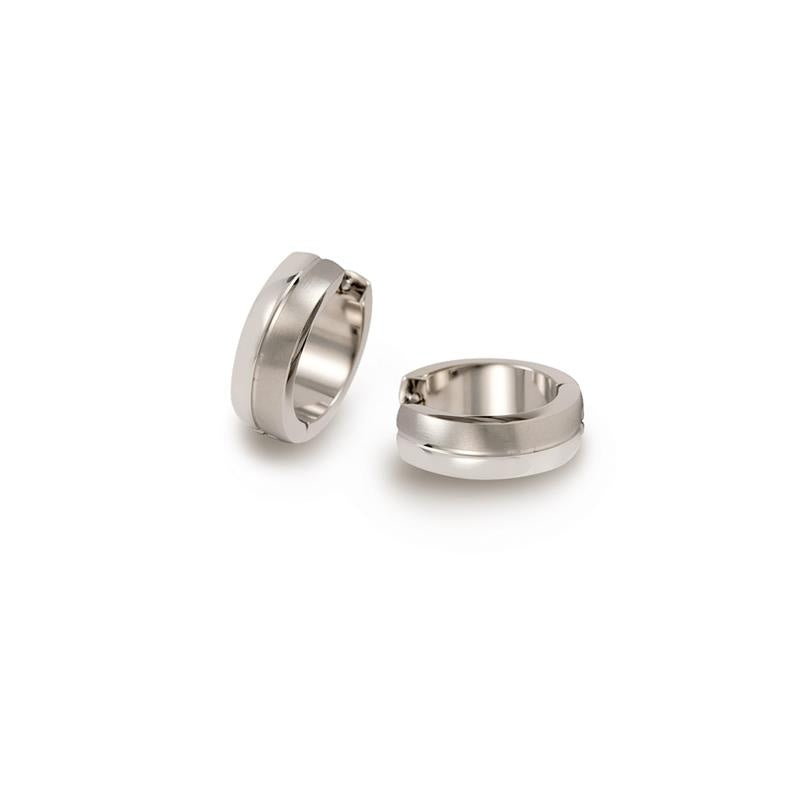 Boucles d'oreilles en titane, de forme ronde avec une finition mate.