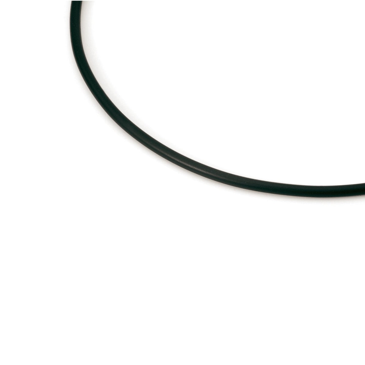 Collier en caoutchouc noir avec un fermoir en titane.
