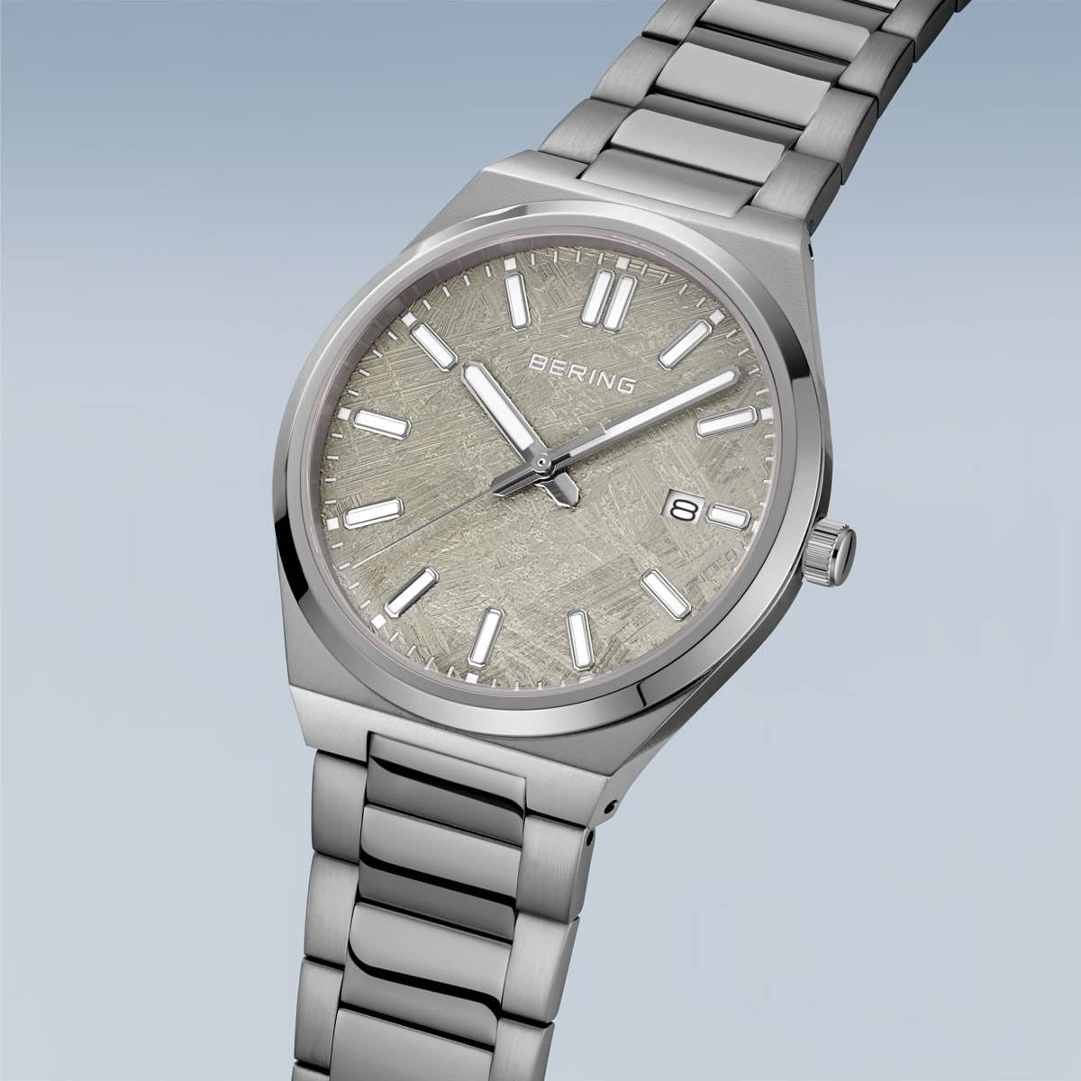 Bering montre pour homme cadran gris 17639-777
