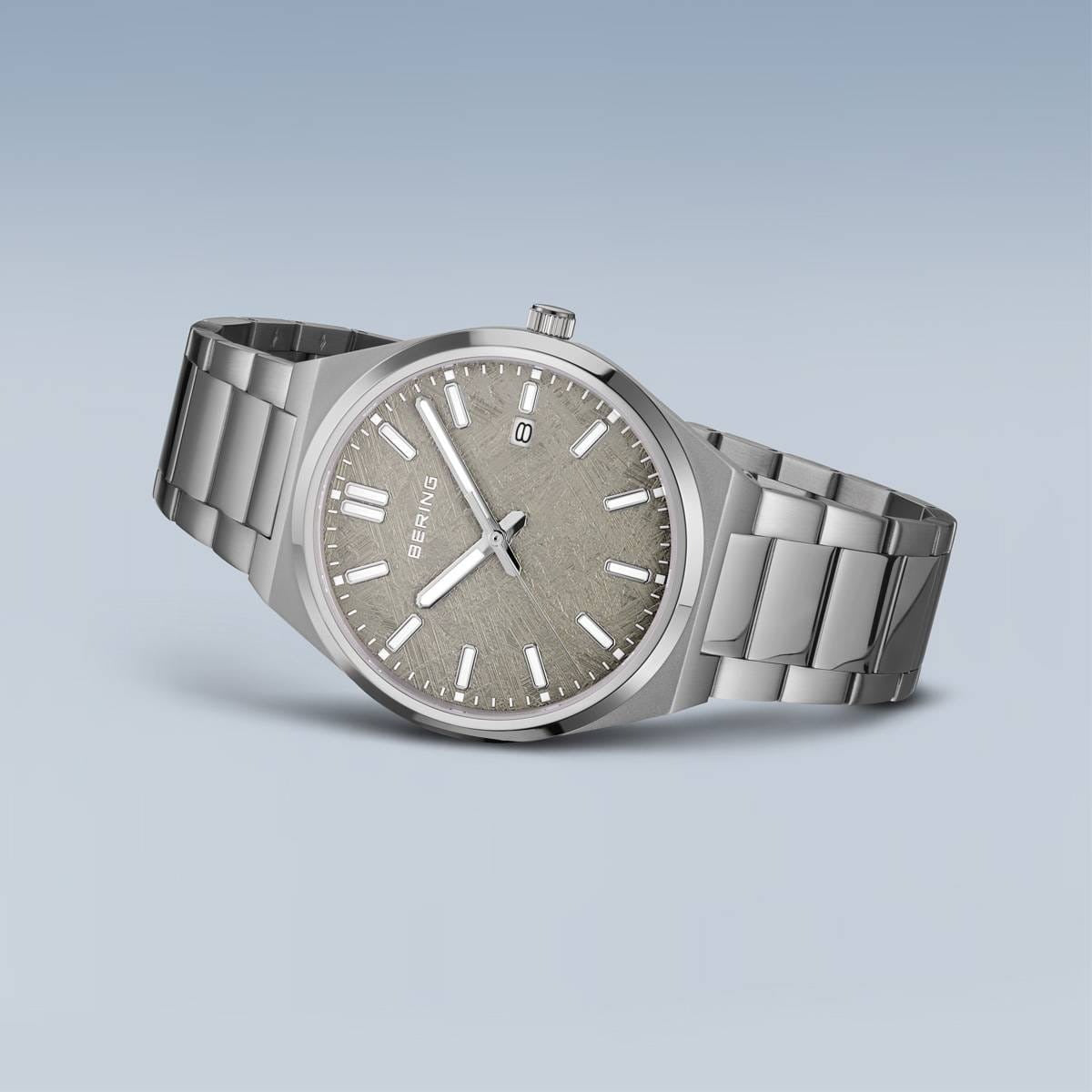 Bering montre pour homme cadran gris 17639-777