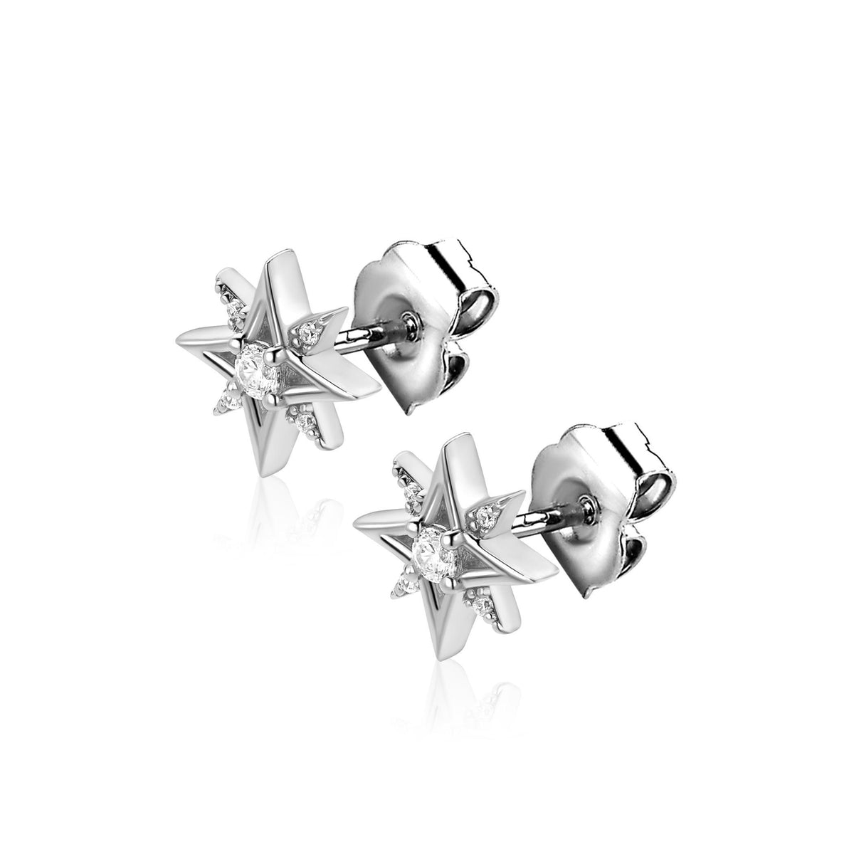 Boucles d'oreilles en argent en forme d'étoile avec un zirconium.