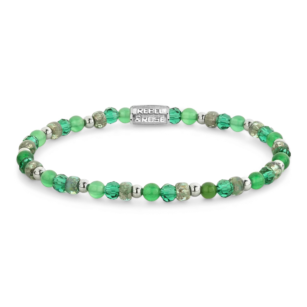 Bracelet en perles vertes et argentées, ornée de cristaux facettés.