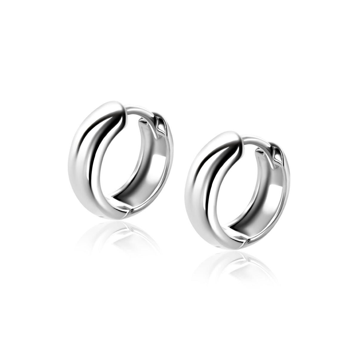 Boucles d'oreilles en argent, de forme arrondie et lisse, avec une finition brillante.