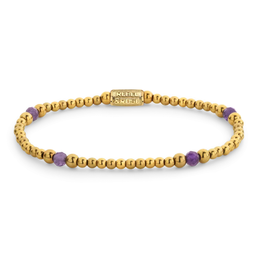 Bracelet doré avec des perles violettes et des éléments en métal.